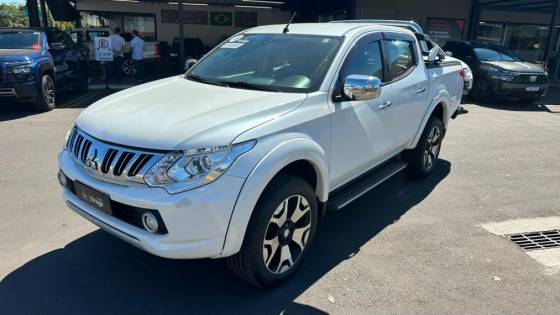 MITSUBISHI L200 TRITON 2.4 16V TURBO DIESEL SPORT HPE TOP CD 4P 4X4 AUTOMÁTICO MITSUBISHI L200 TRITON 2.4 16V TURBO DIESEL SPORT HPE TOP CD 4P 4X4 AUTOMÁTICO